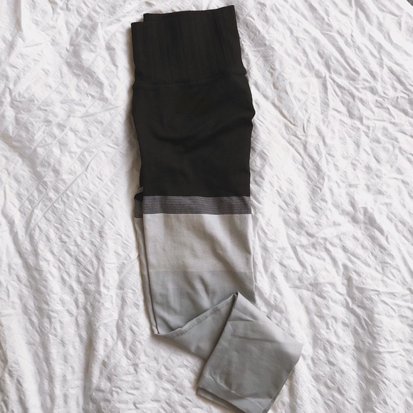 NWOT Athleta Stripe Seamless 7/8 Leggings- Size Small - Picture 2 of 7